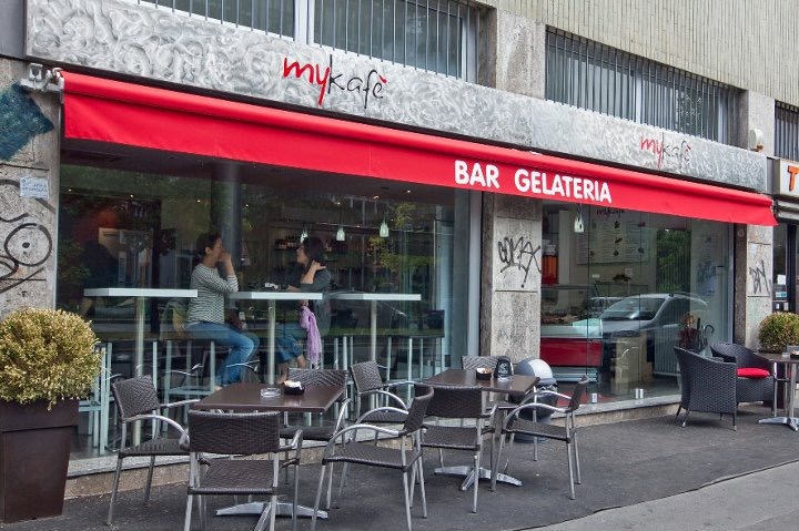 Interni di My Kafè a Milano